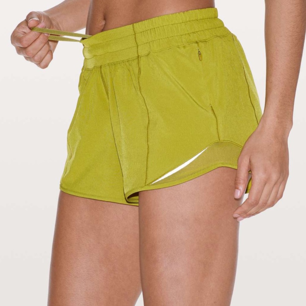 Lululemon Hotty Hot LR Short 2.5 Golden Lime Size4